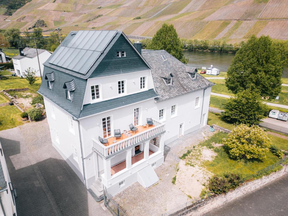 Gut Foersterlay - Exklusive Boutique Apartments Im Historischen Winzerhaus Direkt An Der Mosel Lösnich Exterior foto