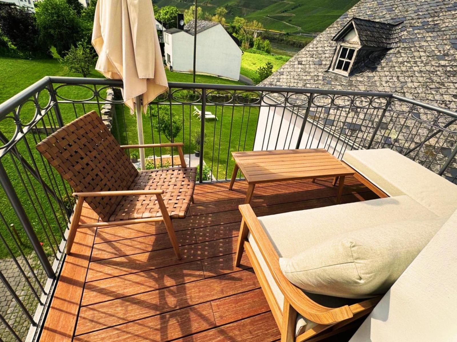 Gut Foersterlay - Exklusive Boutique Apartments Im Historischen Winzerhaus Direkt An Der Mosel Lösnich Exterior foto